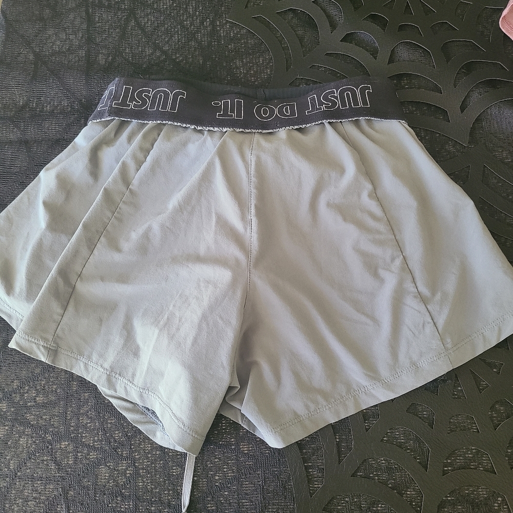 Nike Running Shorts - Picture 3 of 3